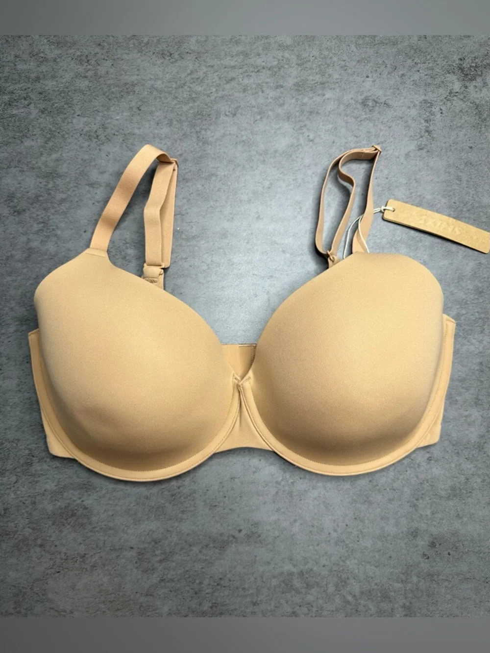 SKIMS Beige Seamless Molded T-Shirt Bra - Picture 1 of 7